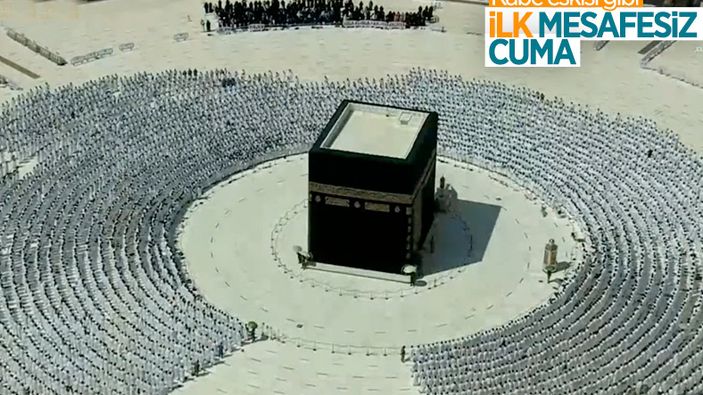 Kabe'de sosyal mesafesiz ilk cuma namazı kılındı
