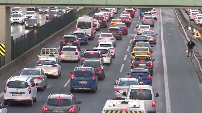 İstanbul'da haftanın ilk iş gününde trafik yoğunluğu