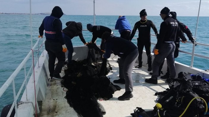 Marmara Denizi'nden 100 metre hayalet ağ çıkarıldı