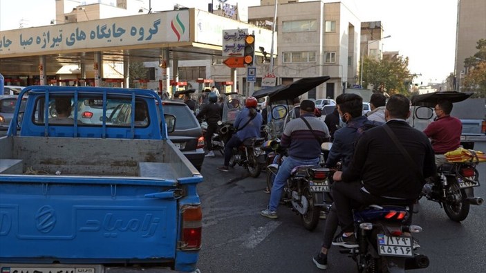 İran'da benzin krizi, kuyruklar oluşturdu