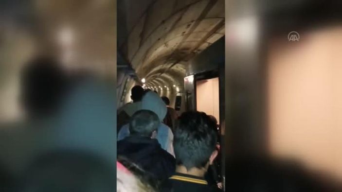 Yenikapı-Kirazlı metrosu arızalandı, yolcular tünelde yürüdü
