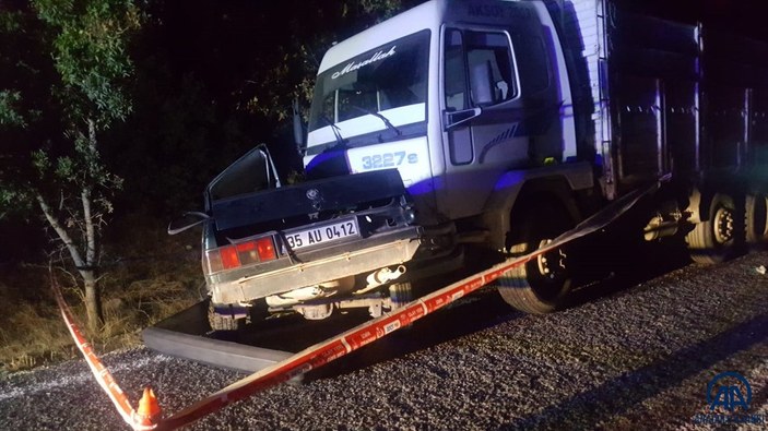 İzmir'de zincirleme trafik kazası: 2 ölü, 1 yaralandı