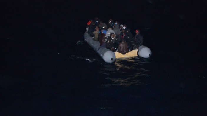 Kuşadası açıklarında 87 kaçak göçmen kurtarıldı