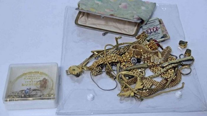 Antalya'da ölen alzheimer hastasının refakatçi koltuğundan servet çıktı