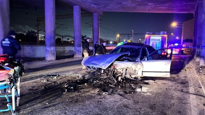 Eskişehir'de otomobil köprü boşluğuna düştü: 1 ölü, 3 yaralı