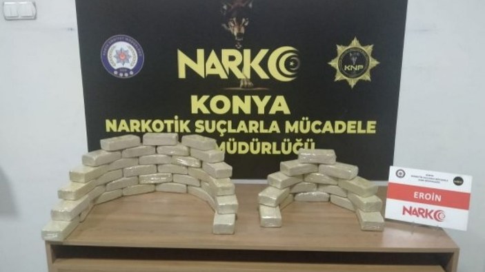 Konya'da polisten kaçan araçtan 24 kilo 600 gram eroin çıktı