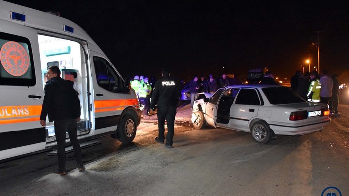 Kırıkkale'de korkunç kaza: 2'si polis, 3 kişi yaralandı