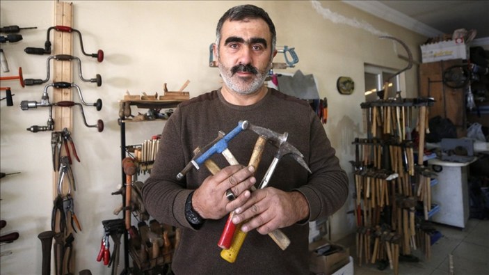 Kayseri'de biriktirdiği marangoz aletlerini koleksiyona çevirdi