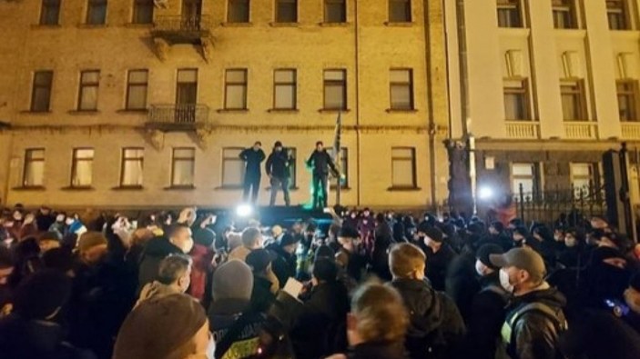 Ukrayna'da Poroşenko destekçileri Başkanlık binasını basmaya çalıştı