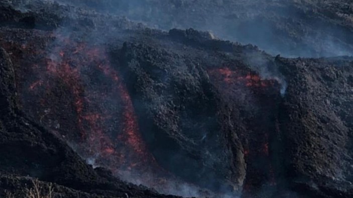 Lavların denize ulaştığı La Palma’da sokağa çıkma yasağı