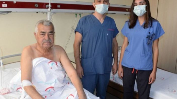 Diyarbakır'da terör mağduruna, 27 yıldır dinmeyen ağrıları için ağrı pili takıldı