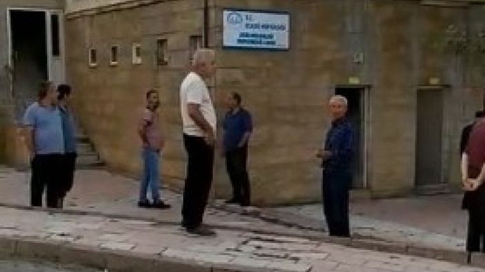 Elazığ'da imam camiye gelmeyince cemaat bayram namazı kılamadı