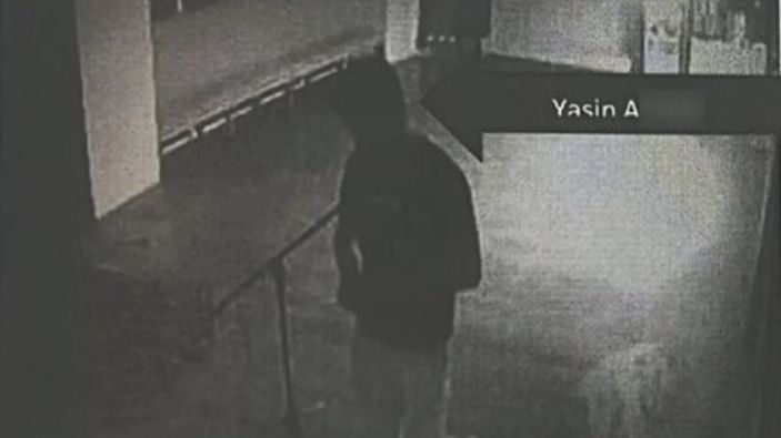 Kartal'da gece bir eve giren hırsız kadını öpüp kaçtı