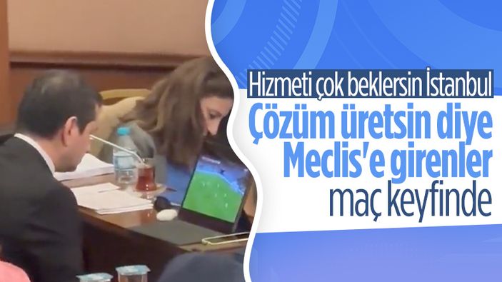 İyi Partili İbrahim Özkan, İBB'nin bütçesi görüşülürken maç izledi