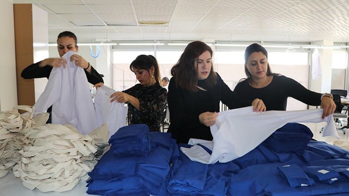 Batman'da kadın doktorların kurduğu tekstil atölyesinin geliri öğrencilere burs oluyor