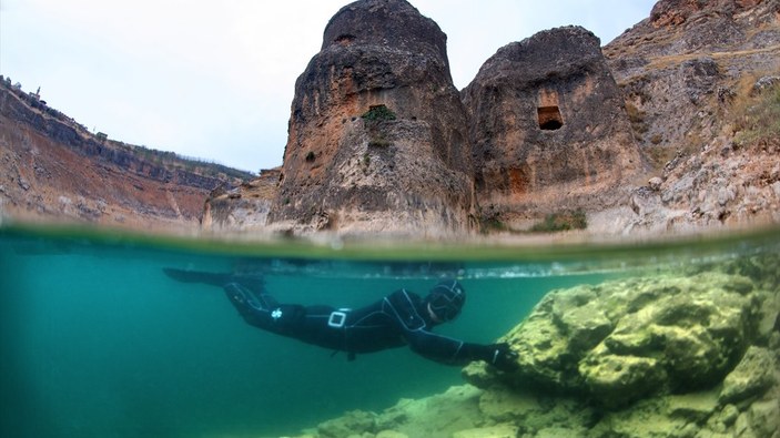 Diyarbakır'daki baraj gölünün su altı güzellikleri 