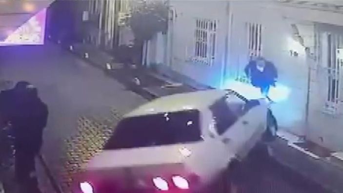 Fatih'te kazadan hızlı refleksi sayesinde son anda kurtuldu