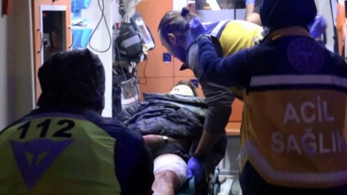 Antalya'da bıçaklı yan bakma kavgası: 4 yaralı