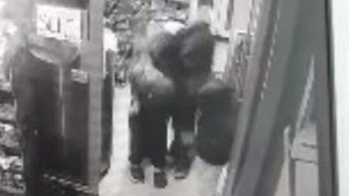 Manisa'da boğazına kapak kaçan çocuk 'Heimlich' manevrasıyla kurtarıldı