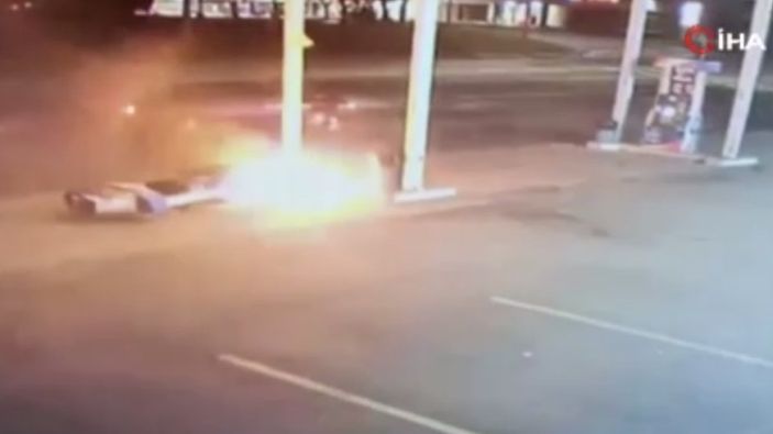 New York’ta drift yapmaya çalışan sürücü, pompaya çarptı