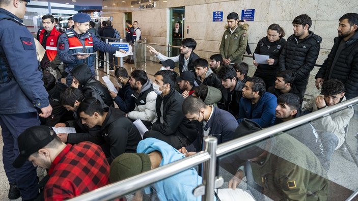 Yurt genelinde bir haftada 2 bin 321 göçmen yakalandı