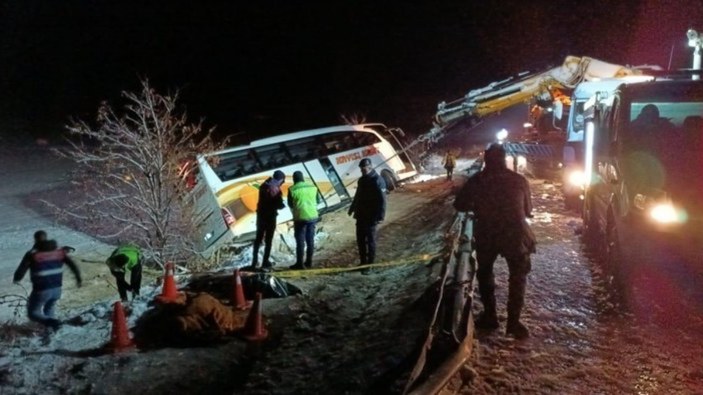 Kayseri'de yolcu otobüsü kaza yaptı: 3 ölü, 25 yaralı