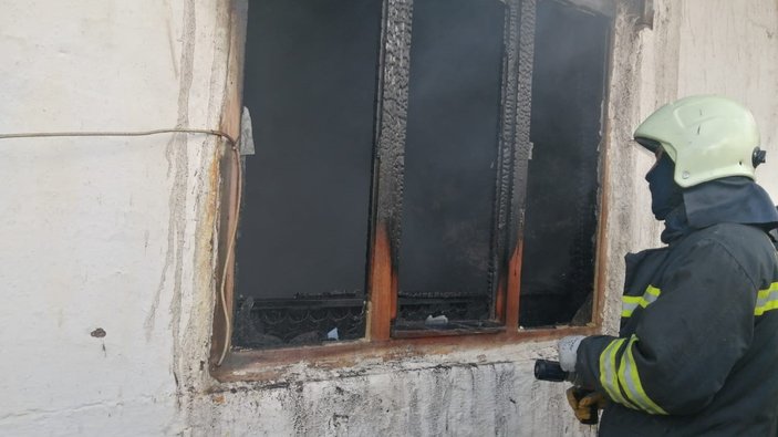 Erzincan'da müstakil ev yangında kül oldu