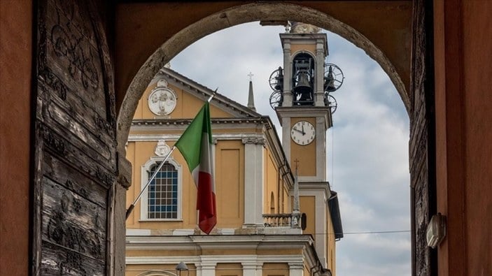 İtalya'da 418 rahip, çocuklara cinsel istismar ile suçlanıyor