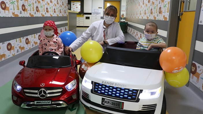 Kayseri'de kanser tedavisi gören çocuklar, akülü araçlarla moral buluyor