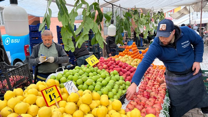 Semt pazarlarında kış meyvelerinin bolluğu yaşanıyor