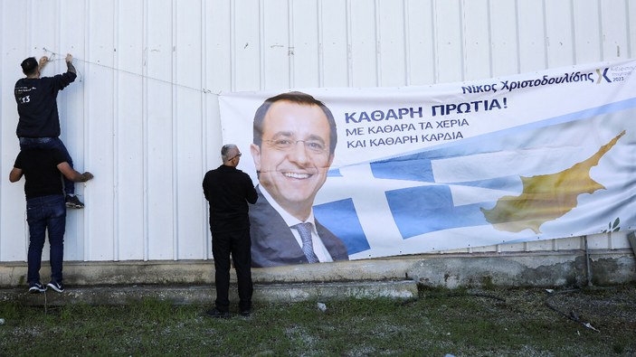 Güney Kıbrıs'ta başkan adayları, silahlanma vaatleriyle öne çıkıyor
