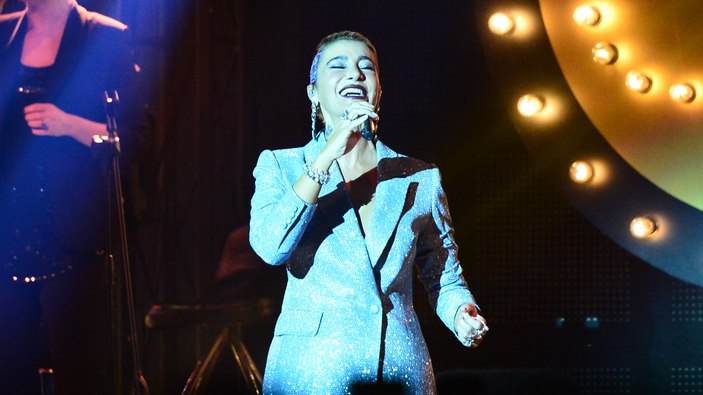Sıla, Bursa’da keyifli bir konser verdi