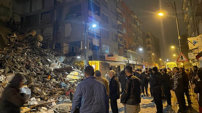 Kahramanmaraş'ta 7.4'lük deprem sonrası ilk görüntüler