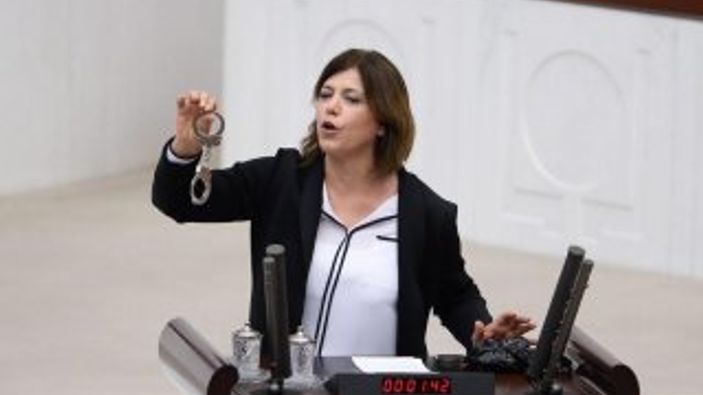 Meral Danış Beştaş, annelerle dalga geçti