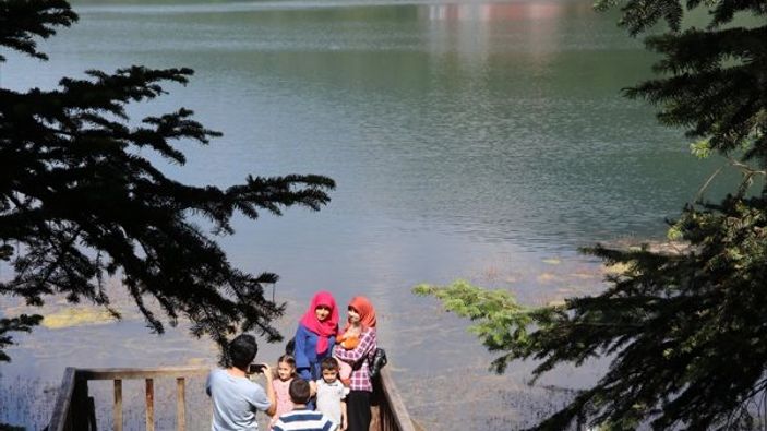 Gölcük, tatilcilerin ilgi odağı oldu