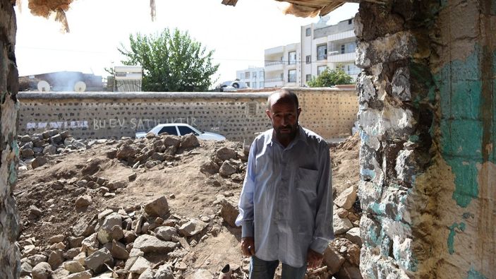 Şanlıurfa'da bir kişi eşi ve çocukları tarafından terk edildi