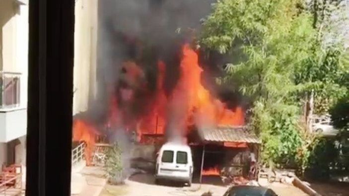 Antalya'da depo alev topuna döndü, bina sakinleri gözyaşlarına boğuldu