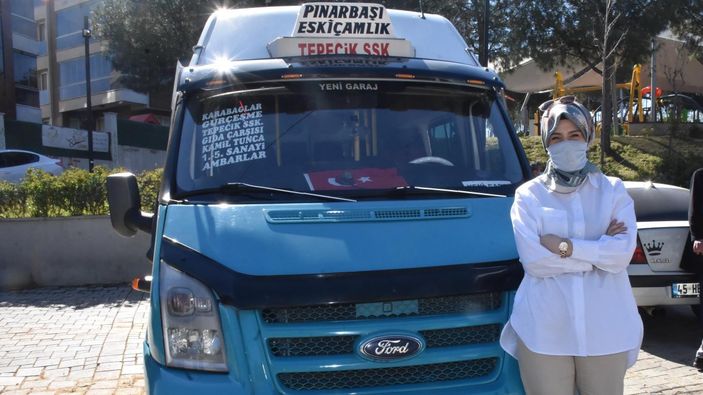İzmirli Elif, dolmuş hattının 'Nebahat Ablası' olarak anılıyor