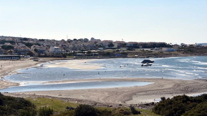 Çeşme'de deniz çekildi