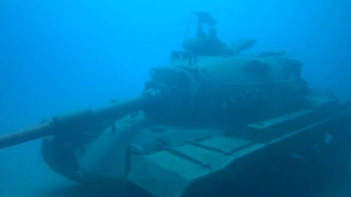 Kaş'ta su altındaki 45 tonluk tank dalgıçların ilgisini çekiyor