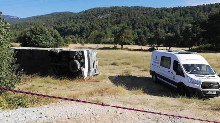 Muğla’da, tur otobüsü öğrenci servisi ile çarpıştı: 1 ölü, 55 yaralı