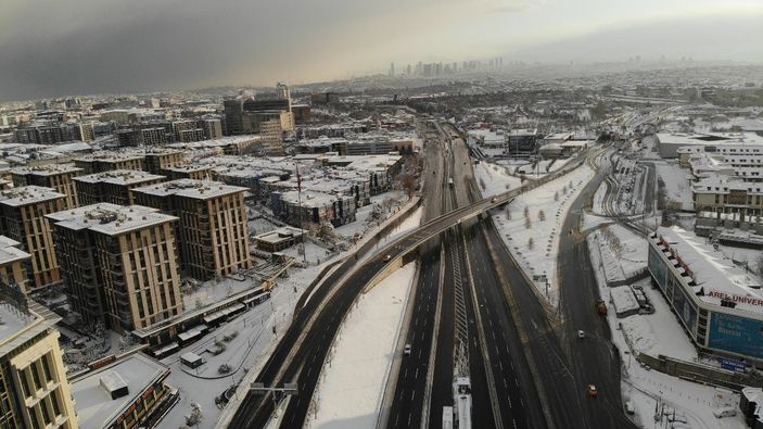 İstanbul’da karın ardından yollarda hafta sonu sessizliği