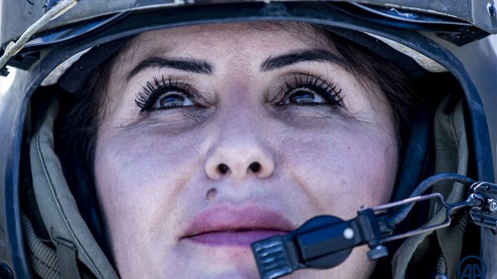 Jandarmanın kadın pilotu orman yangınında da görevinin başında