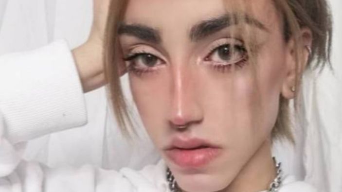 Mini shortilarda yalangoch surat Resident Evil porno rasmlar royxati