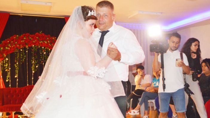 Kütahya'da otizmli gencin gelinlik giyme hayali gerçek oldu