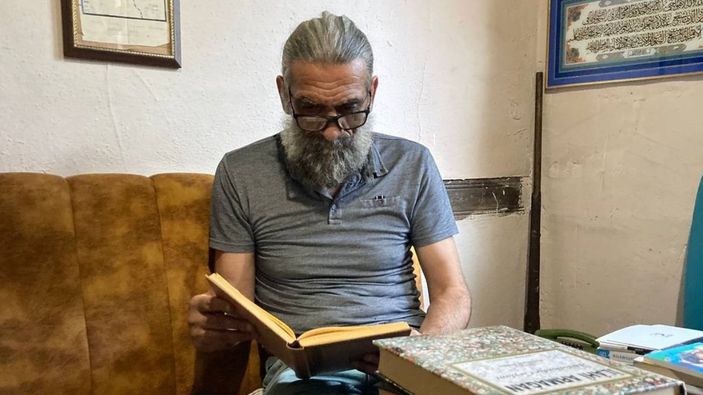 Bayburt'ta 46 yaşındaki sahaf, üniversiteyi kazandı