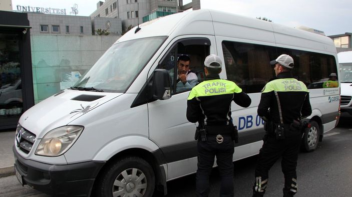 Üsküdar'da okul servisleri ilk günden denetlendi