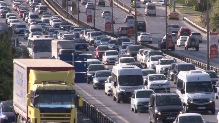 22 Ekim 2022 trafik yoğunluğu nasıl? Hangi yollar kapalı? İBB trafik yoğunluk haritası!