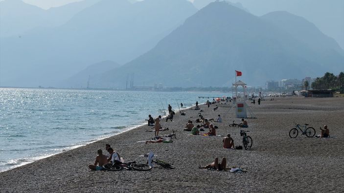 Antalya'da yazdan kalma günler yaşanıyor