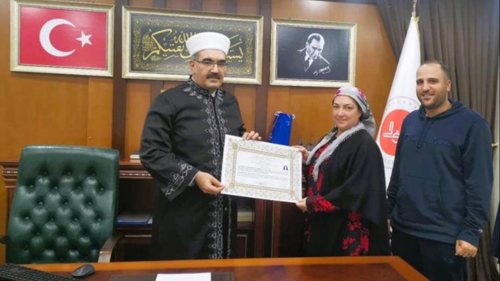 Adana'daki İngiliz genç kadın Müslüman oldu